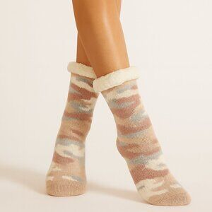 MUK LUKS Cozy Cabin Lounge Sock & Headband Set in Camo Size 5-7